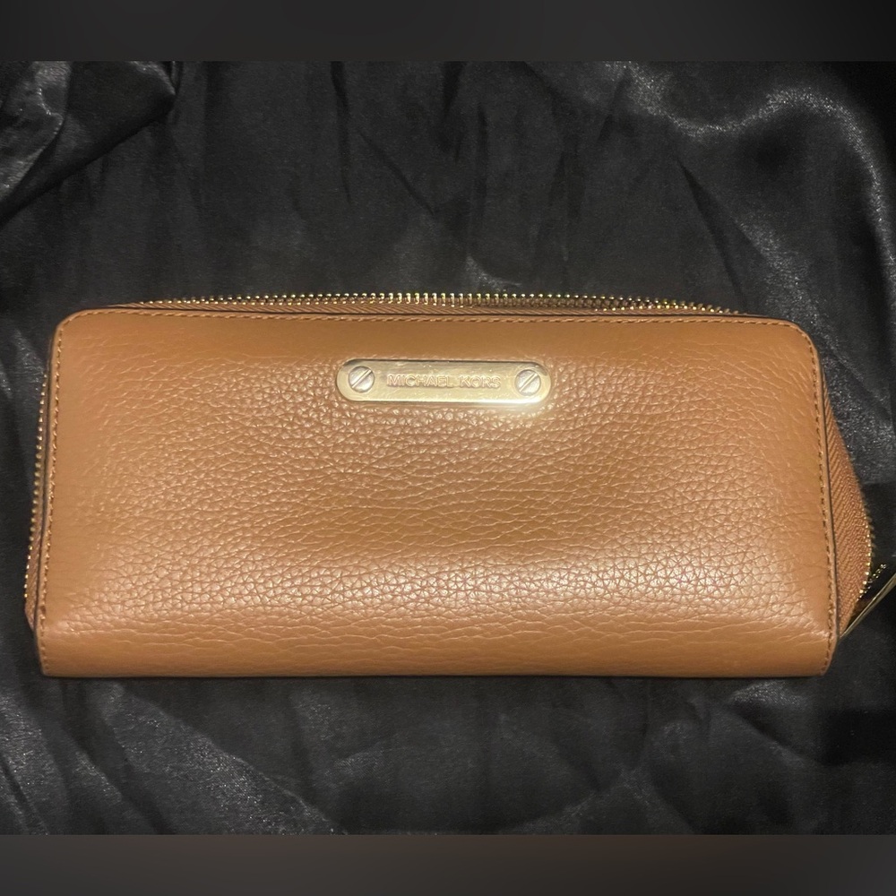 Michael Kors Continental Large Zip Wallet/Clutch